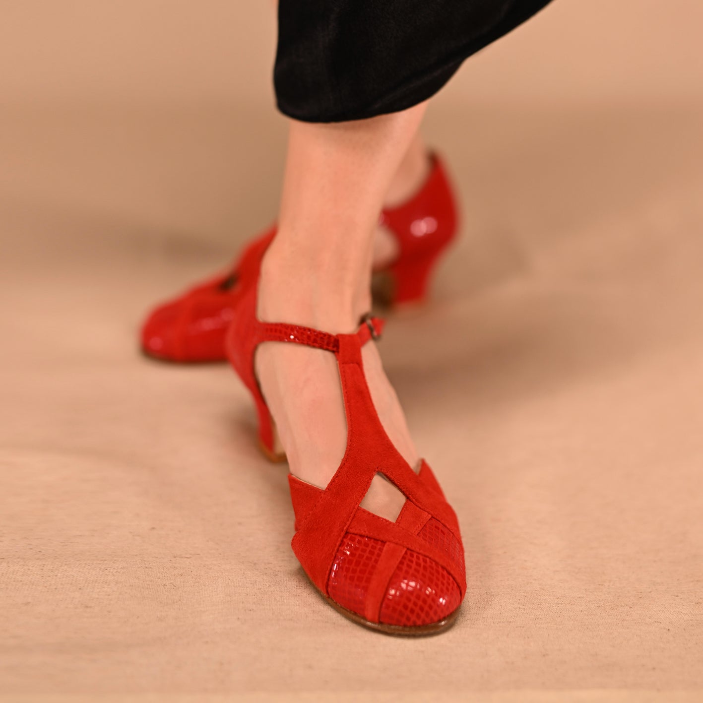 CLV RED SNAKE/RED SUEDE CA BA