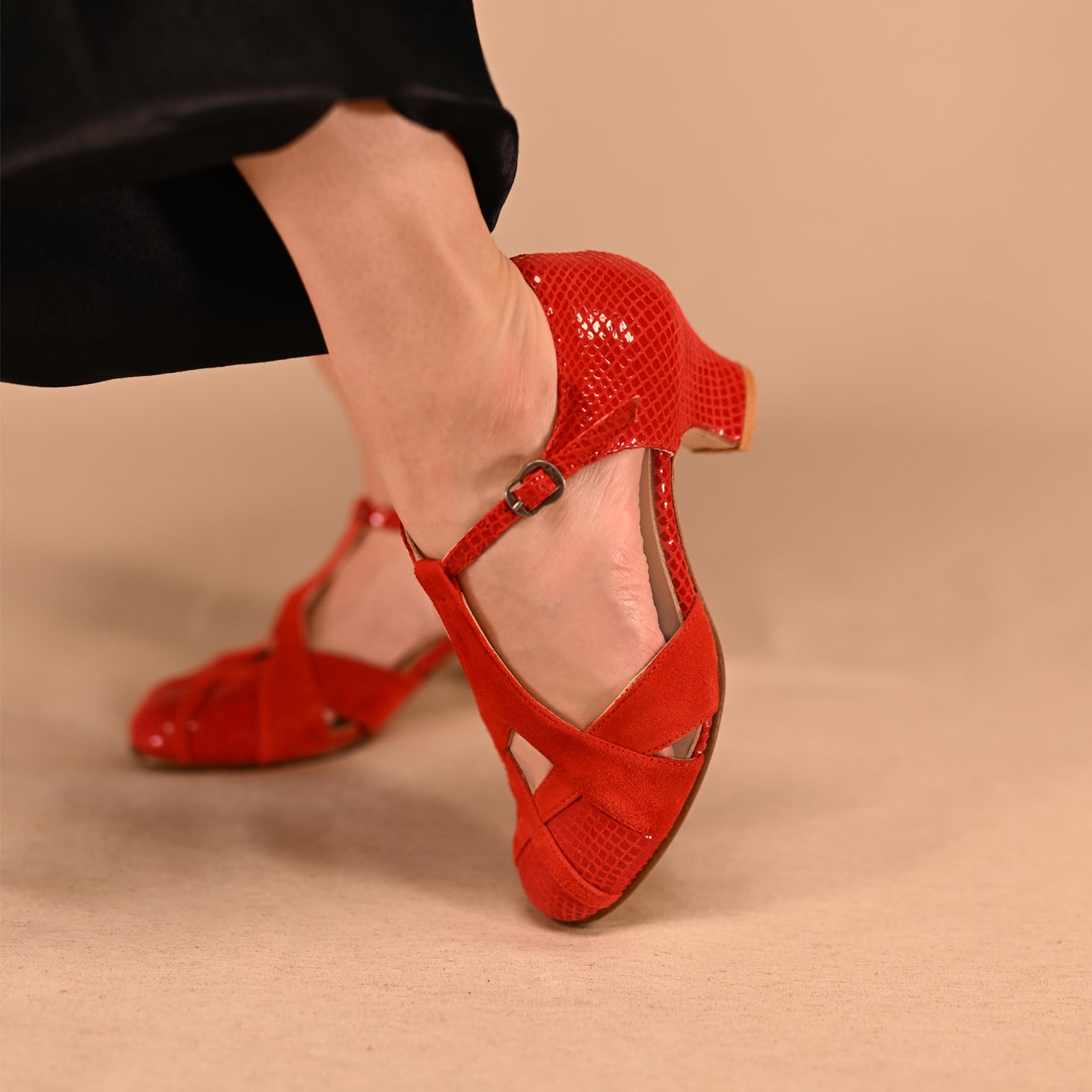 CLV RED SNAKE/RED SUEDE CA BA